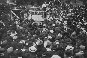 Elizabeth Gurley Flynn speaks to Paterson strikers in 1913