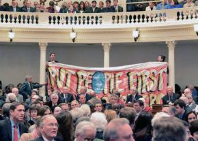 Demonstrators in Vermont interrupt Gov. Peter Shumlin's inauguration